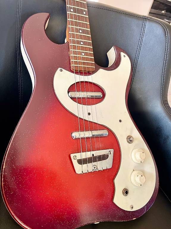 Strumenti musicali: VINTAGE Silvertone 1449 Red Sparkle 1963 – Usato da Erlinsbach SO venduto da Abussi89