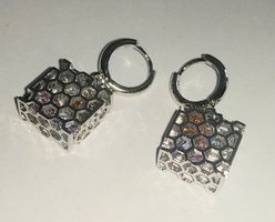 Ohren-Stecker mit losen Edelsteine in Käfig