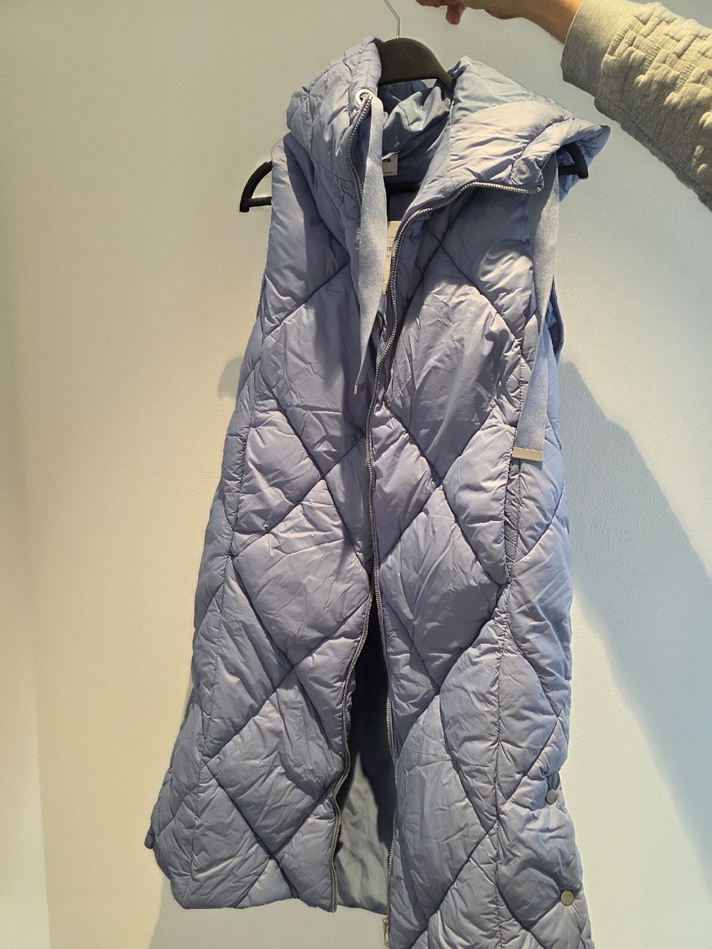 Gilet & Giacche senza maniche: Winter Weste mit Kapuze, Grösse 44, Farbe Hellblau – Nuovo e nell'imballaggio originale da Berg TG venduto da lisboa.sky