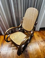 Bugholz-Schaukelstuhl im Stil von Thonet