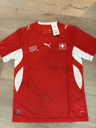Neues Puma Fussballtrikot Schweiz, Grösse M, Rot!