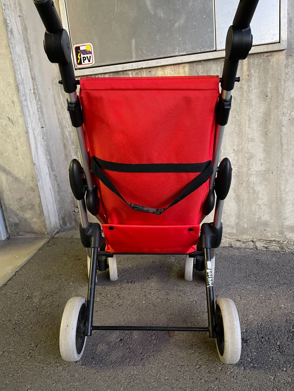 Altro per la casa: Playmarket Go Up Einkaufstrolley Rot – Usato da Elsau venduto da Barri.ch 2