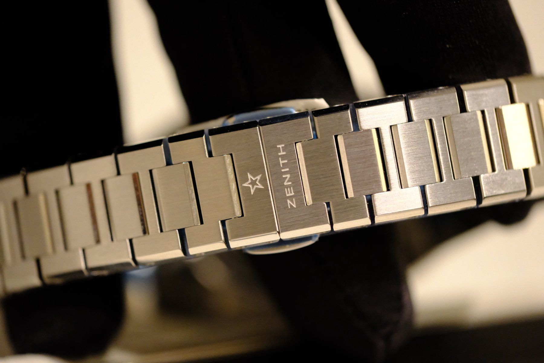 Zenith Orologi: Zenith Defy – Nuovo e nell'imballaggio originale da Zermatt venduto da Schindler_Zermatt 3