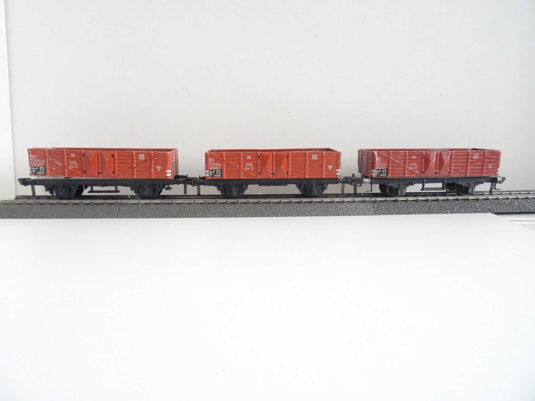 Fleischmann Modellini di ferrovie: Fleischmann H0 3 Güterwagen mit Blechaufbau – Usato da Hochdorf venduto da Teger02 1