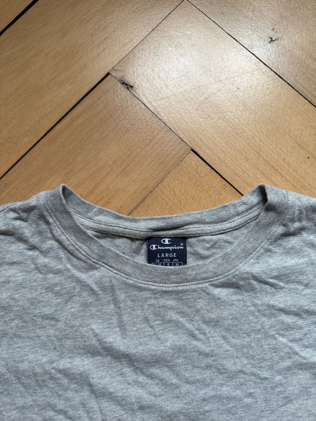 Champion T-shirt: CHAMPION - T-Shirt hellgrau L – Usato da Zürich venduto da Diazaio 1
