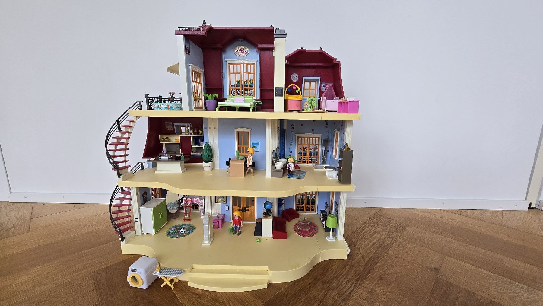 Playmobil Spielzeuge: Playmobil Haus mit Zubehör – Gebraucht aus Sachseln von Oberhuiser