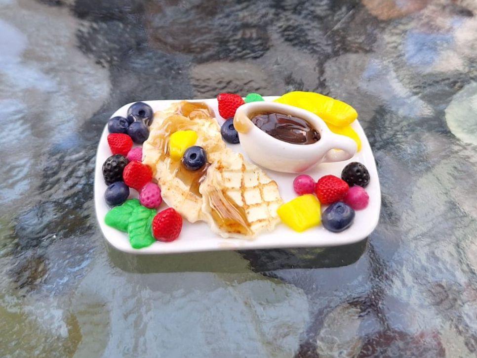Case e mobili per bambole: Handmade Waffeln mit Beeren Teller – Nuovo (secondo la descrizione) da Zürich venduto da HandmadeTinyFood