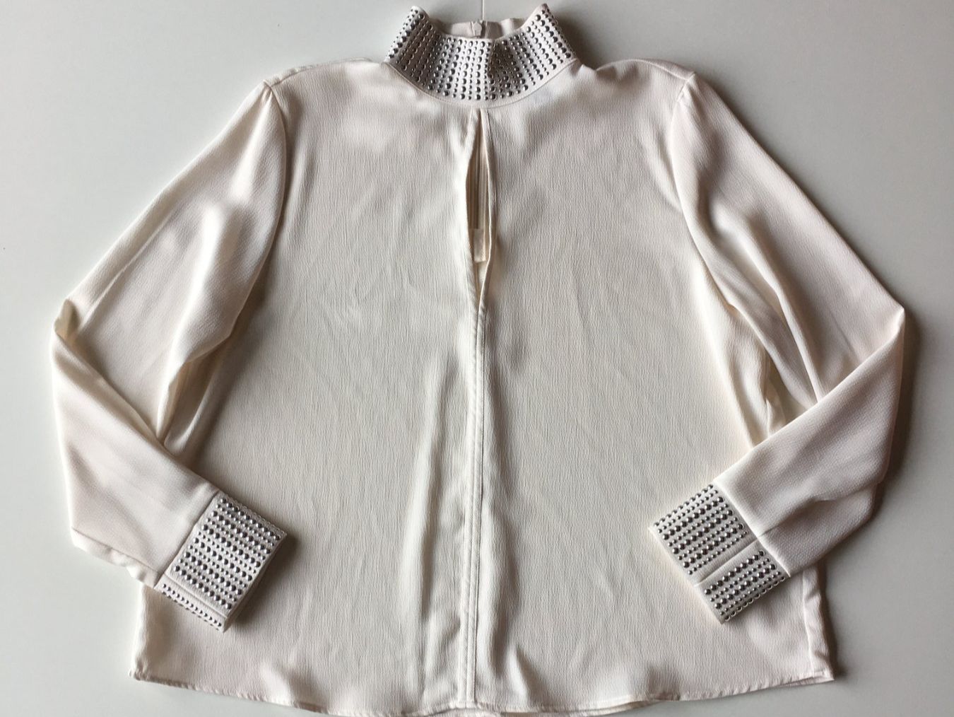 H&M Camicette: Chemisier blanc cassé avec clous - S – Usato da Troinex venduto da Irisglo 1