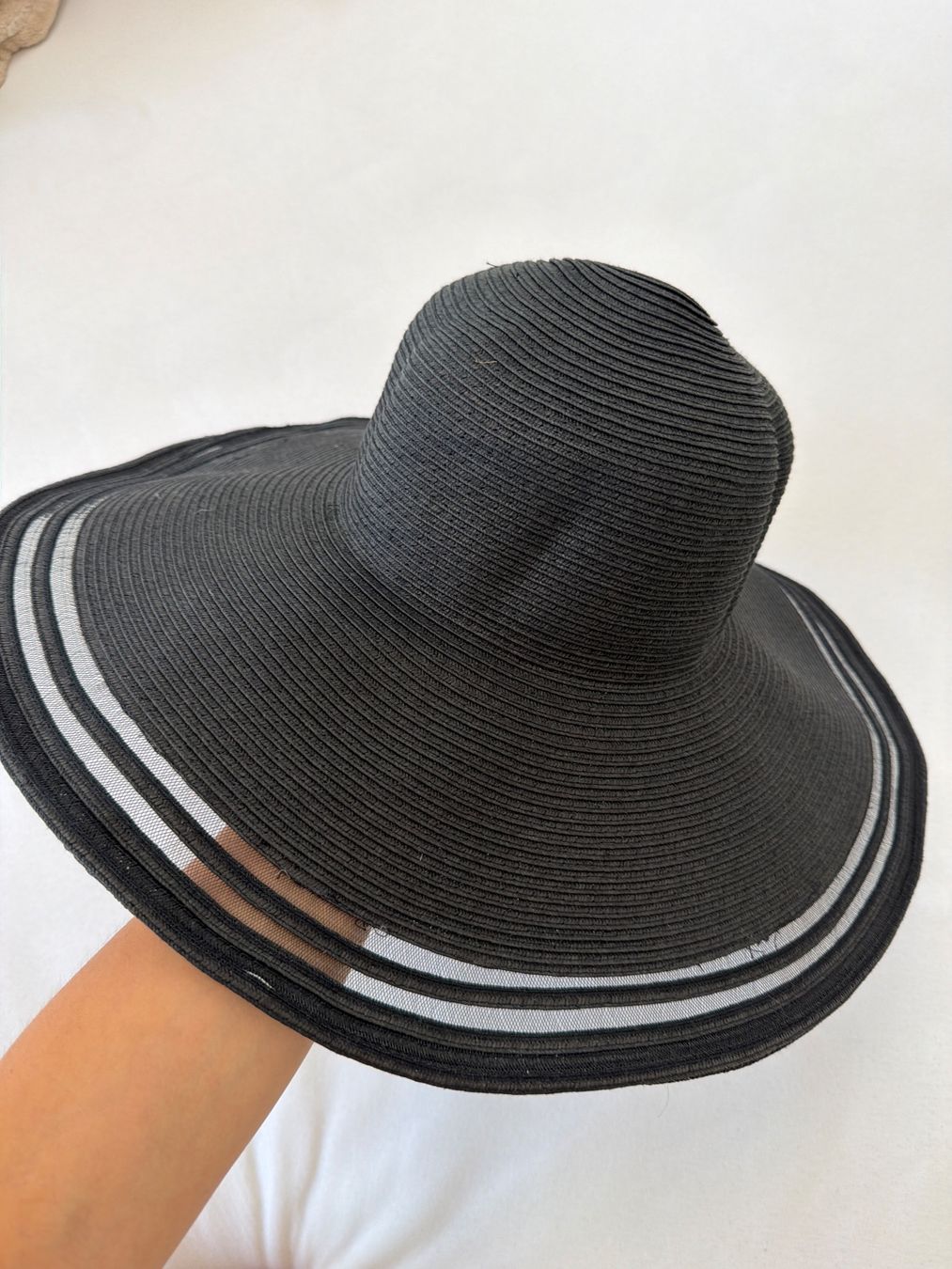 Hüte, Mützen & Caps: Sonnenhut Schwarz – Gebraucht aus Roggwil TG von est_r5x7