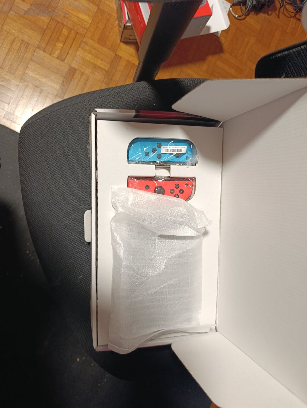 Nintendo Konsolen: Nintendo Switch Console avec Joy-Cons + jeux  – Gebraucht aus Develier von chr_s2d2 6