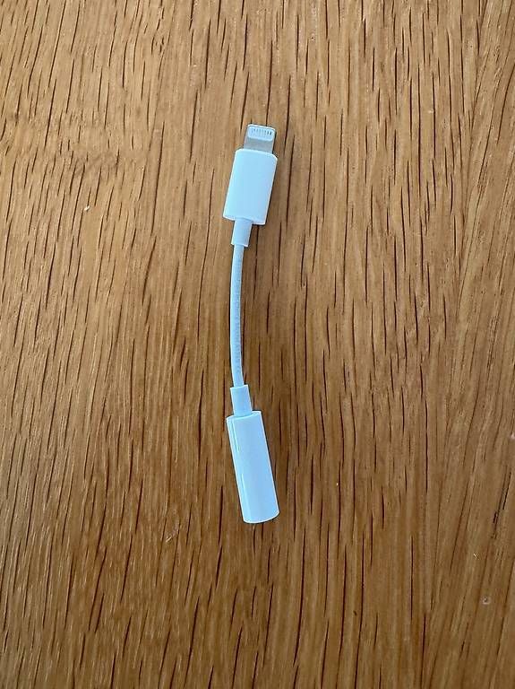 Apple Laufwerke & Adapter: Adaptateur APPLE Lightning vers jack 3,5mm – Gebraucht aus Nyon von Patrick1260
