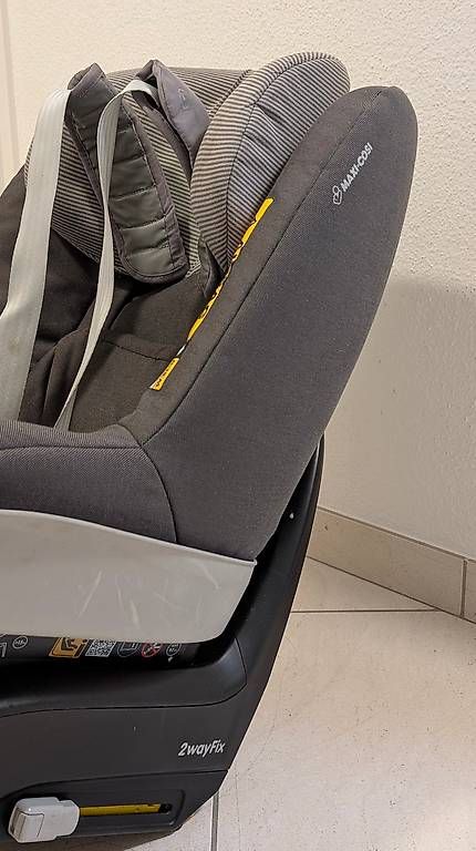 Auto-Kindersitze: Maxi Cosi 2 Way Pearl Sitz inkl. Basisstation – Gebraucht aus Gebenstorf von chillhous 1