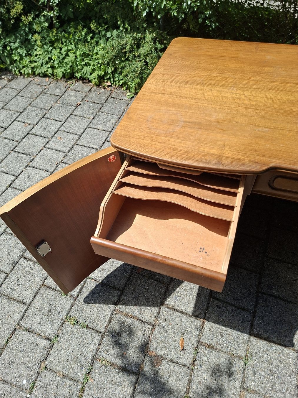 Scrivanie: Midcentury Schreibtisch ais Holz – Usato da Adliswil venduto da rebeccarachel 4