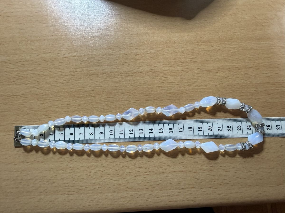 Catenine: Antike Halskette aus Opalglas mit Strass-Elementen – Usato da Lamone venduto da LaCantinaMagica 8