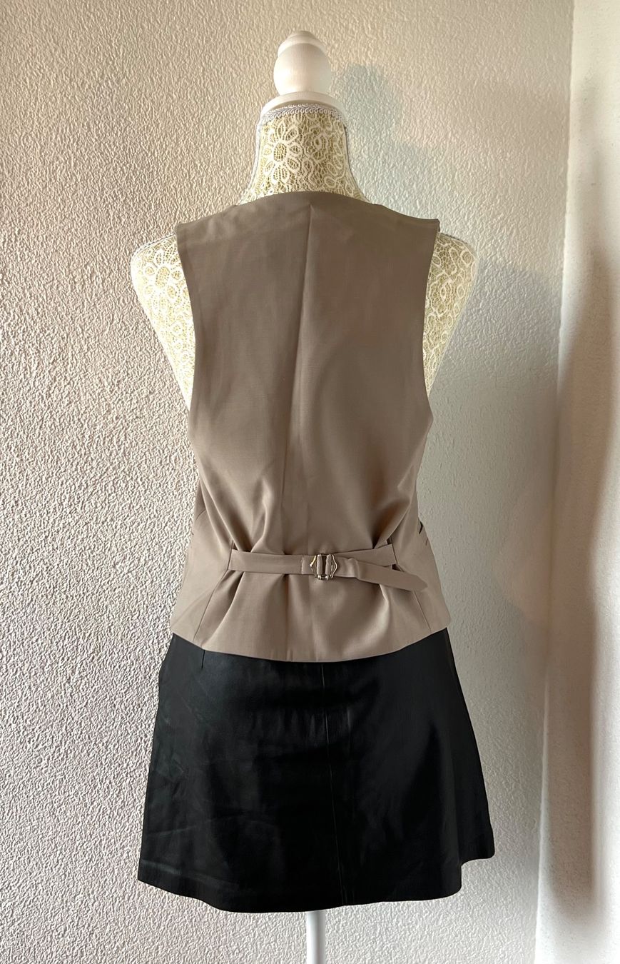 Zara Gilet & Giacche senza maniche: Zara Tan vest with adjustable belt – Nuovo (secondo la descrizione) da Otelfingen venduto da houseofstae 1