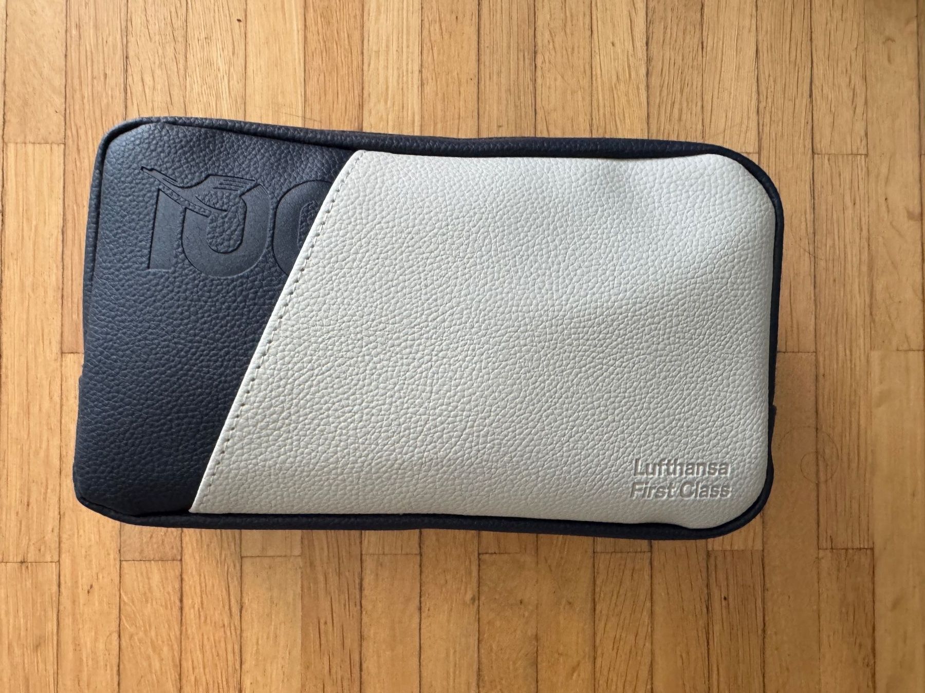 Kosmetikkoffer: 100 J. Lufthansa; First Class Amenity Kit Babor inkl. Ente – Neu und originalverpackt aus Zürich von Zaesizh 3