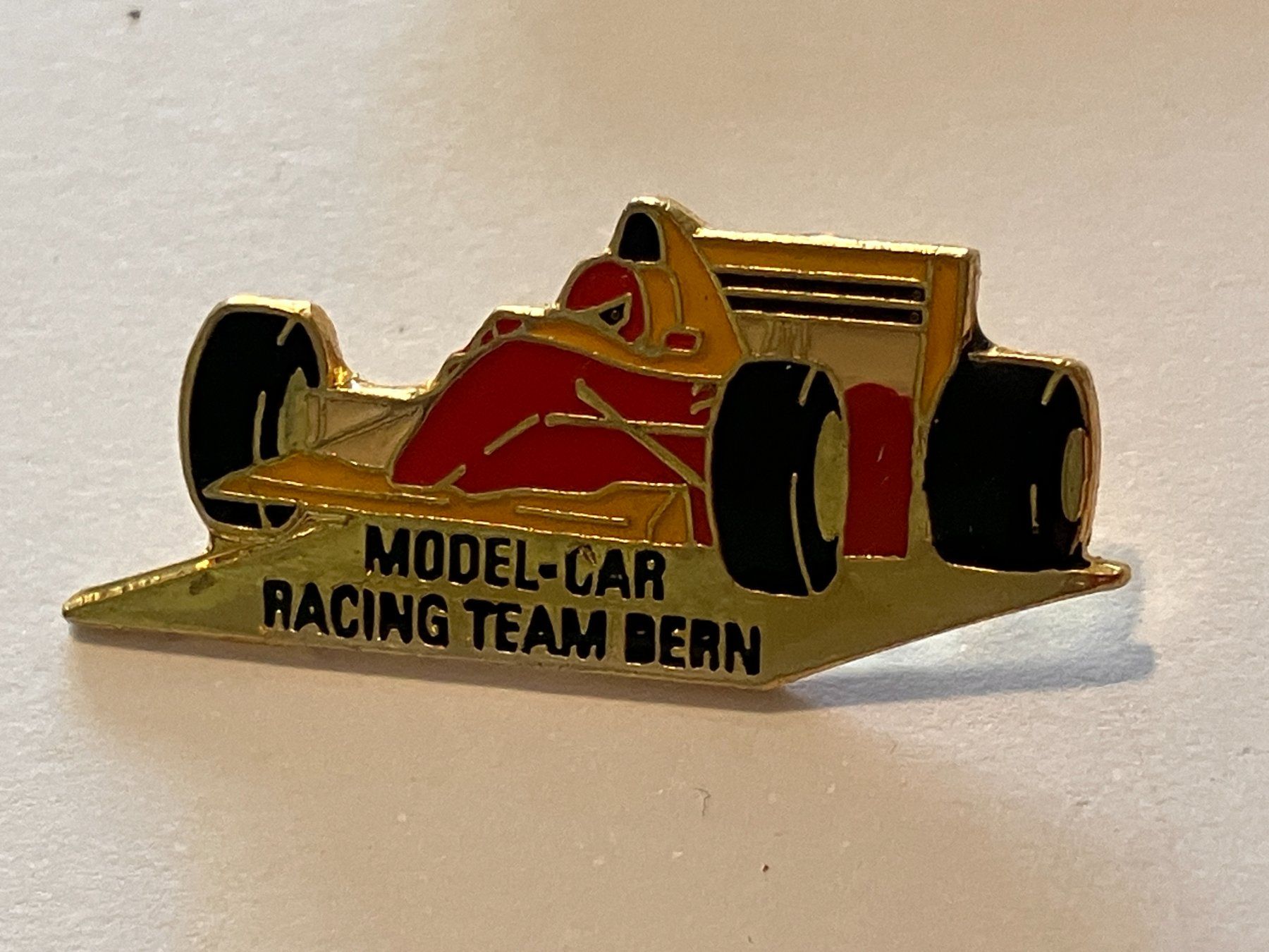 Placchette & Badge: 1 Pin Model Car Racing Team Bern – Usato da Basel venduto da djwwpp
