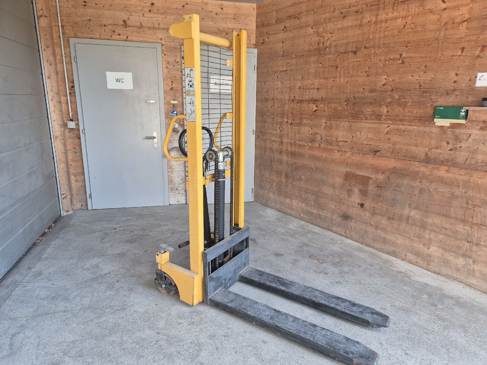 Carrelli elevatori e a forche: Hochhubwagen manuell – Usato da Hitzkirch venduto da VintageForst 1
