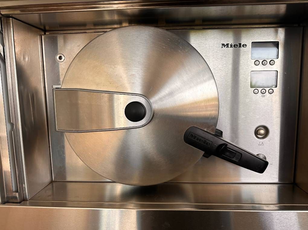 Miele Elettrodomestici da cucina: Profi Druckgarer / Steamer  Miele DG4064 – Usato da Hausen am Albis venduto da FamSpa 1