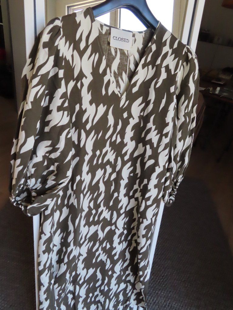 Closed Kleider: Closed! super tolles Sommerkleid Gr. S Seide/Leinen NP 450 – Neu und originalverpackt aus Winterthur von Mitschg 1