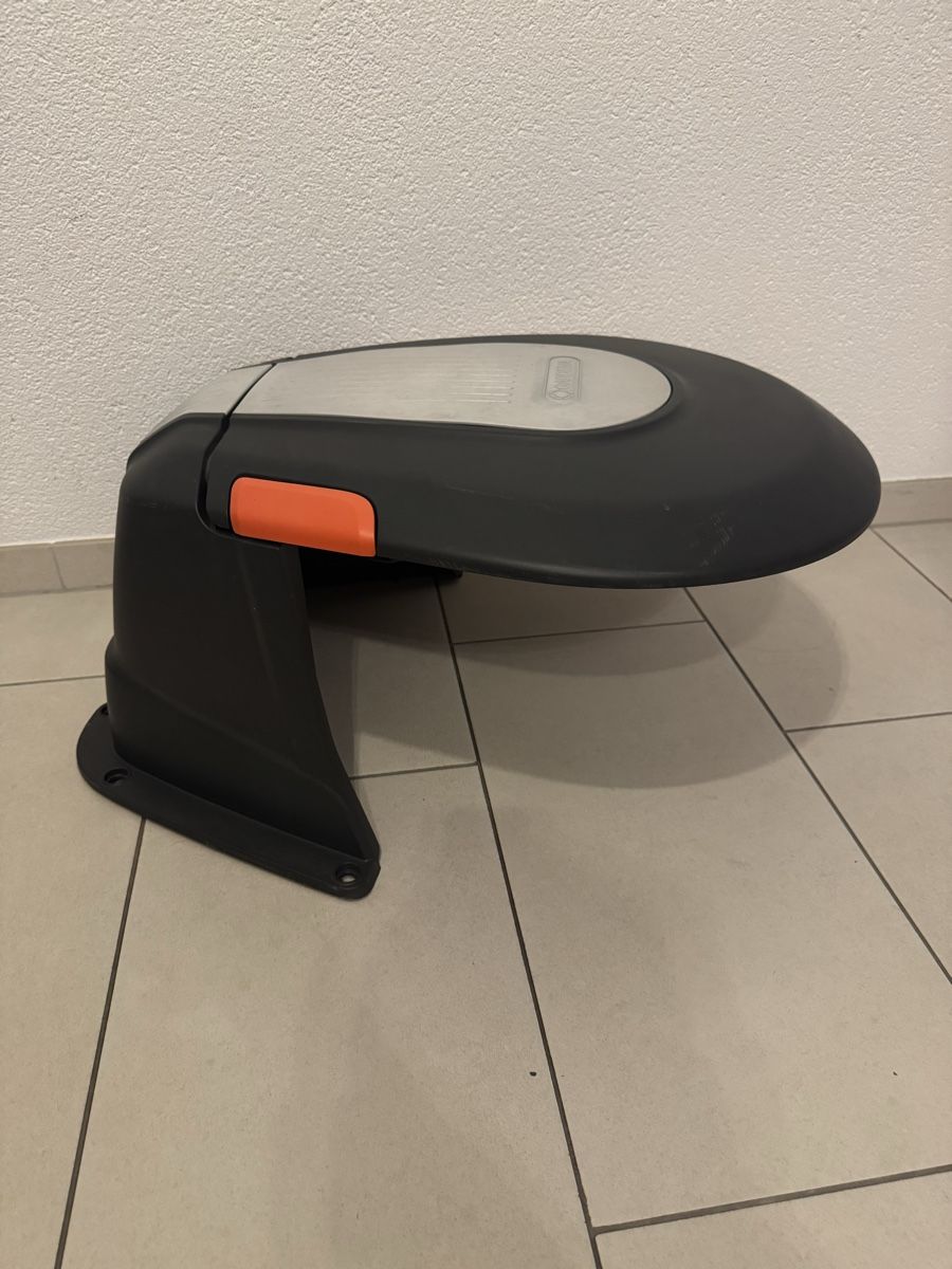 Gardena Tagliaerba: Gardena Rasenroboter Garage – Usato da Aarwangen venduto da gona02