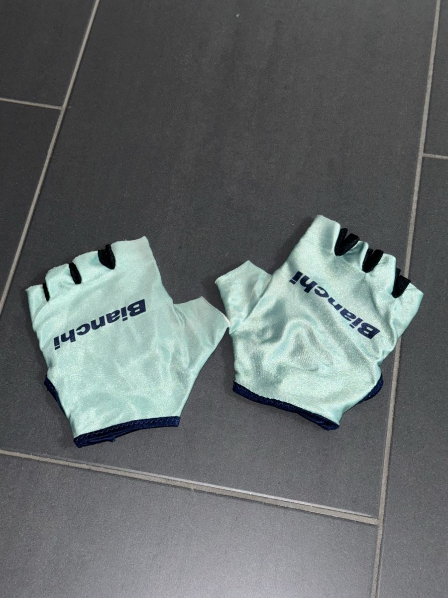 Handschuhe & Handstulpen: Bianchi Fahrrad Handschuhe kurz – Gebraucht aus Chur von mau_pmy7