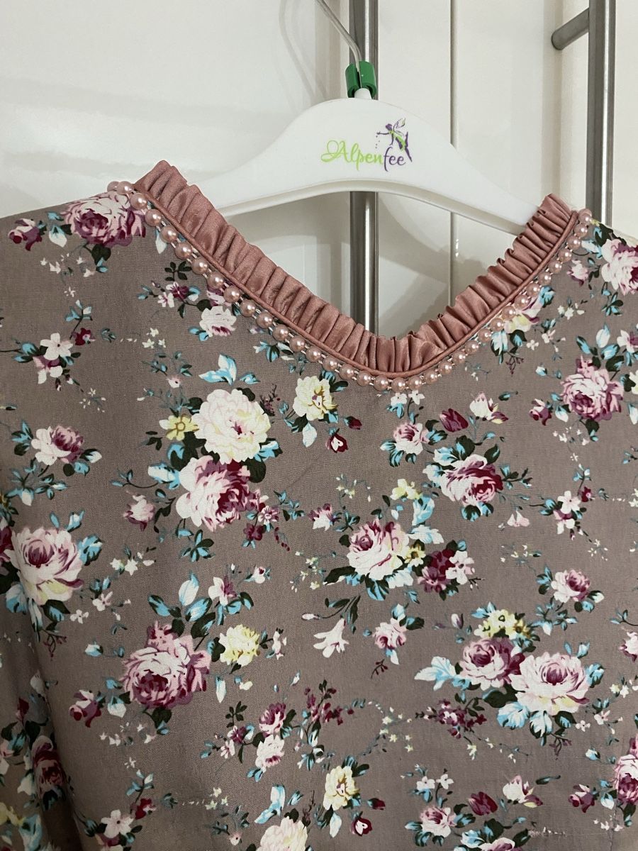 Vestiti: Dirndl Alpenfee Blumenmuster grau Grösse 36 getragen – Nuovo (secondo la descrizione) da Kloten venduto da mor_m8mp 3
