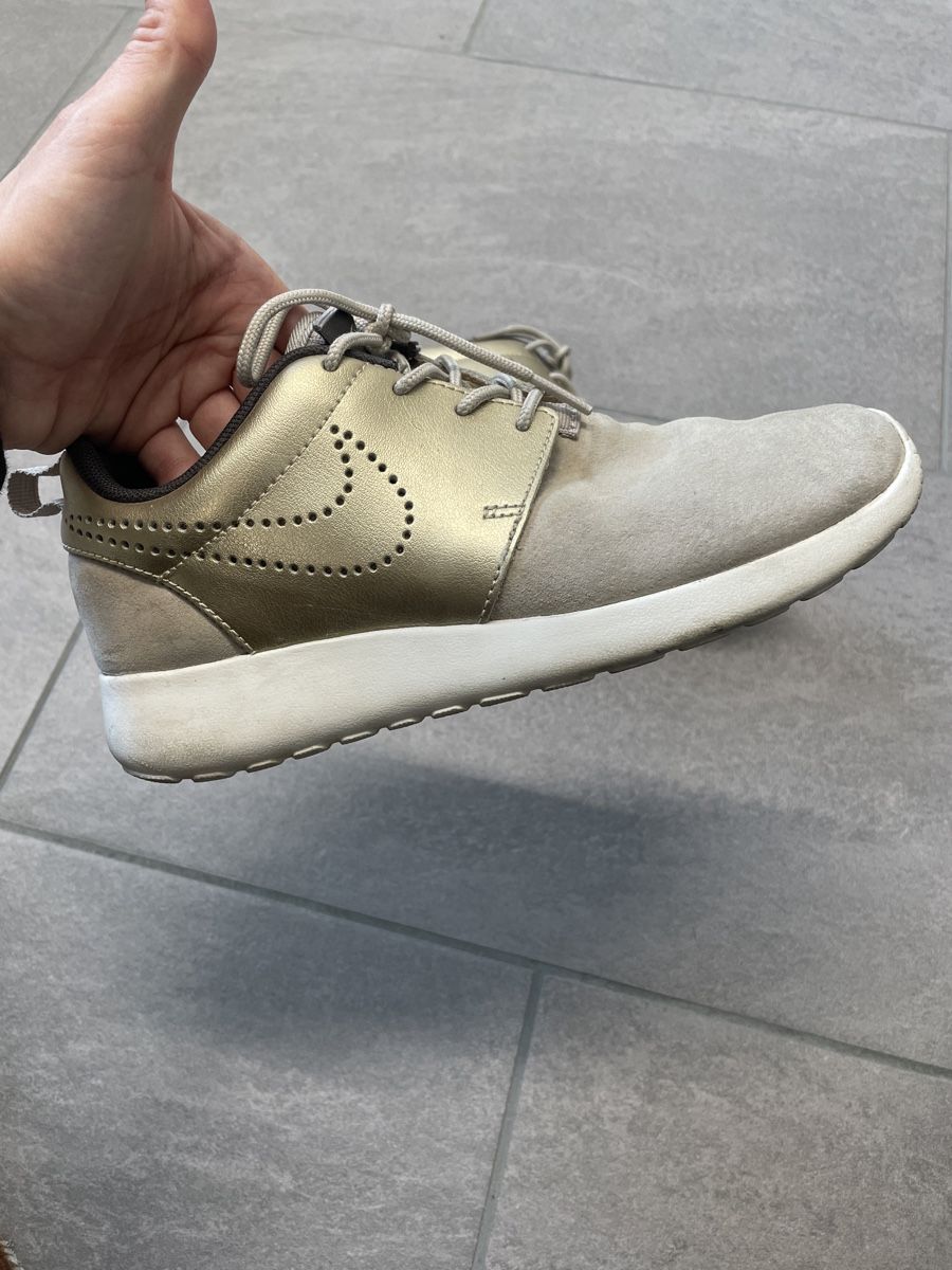 Nike Scarpe da donna: Nike Sneaker gold – Usato da Kilchberg BL venduto da ann_kwk5 1