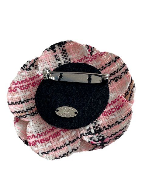 Chanel Spille & Fermagli: Chanel Brosche Kamelie – Nuovo (secondo la descrizione) da Arlesheim venduto da cocoandco 2