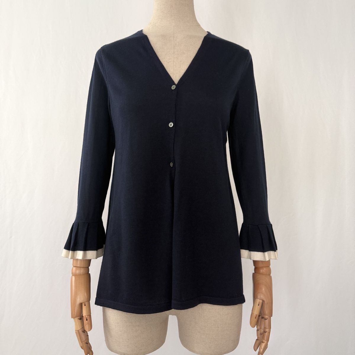Hemisphere Maglioni & Felpe: HEMISPHERE New Wool Cardigan New – Nuovo (secondo la descrizione) da Emmen venduto da Avviivva_Com2023