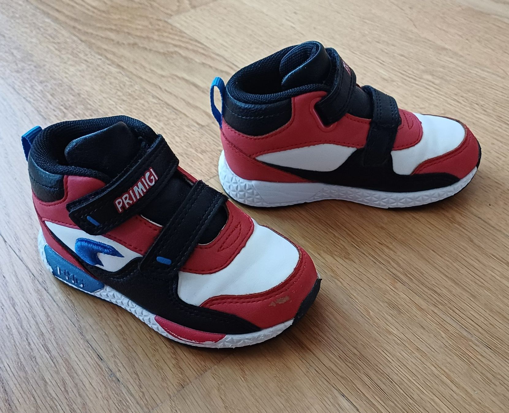 Primigi Scarpe per ragazzi: Primigi Sneaker Gr.22 rot-schwarz-weiß – Usato da Winterthur venduto da hinnessa 1