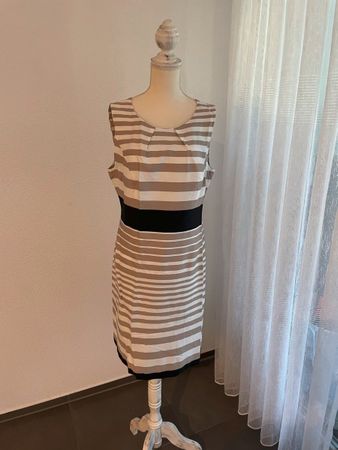 Robe rayée chic sans manches taille 42 pour l'été ☀️