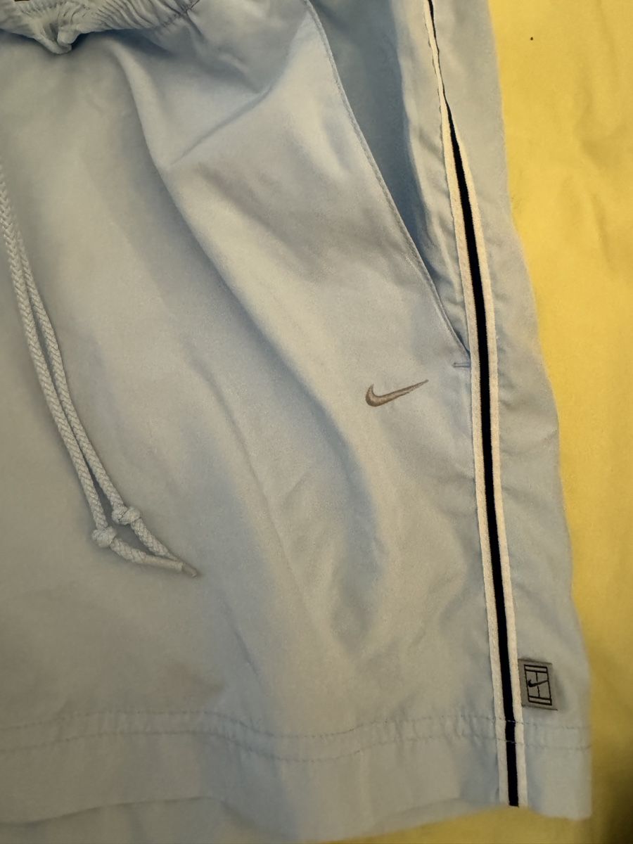 Nike Pantaloni: Nike kurze Hosen Vintage – Usato da Basel venduto da sch_9g6x 5