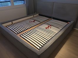 Hohwertiges Doppelbett mit Musterring Latenrost (180 x 200
