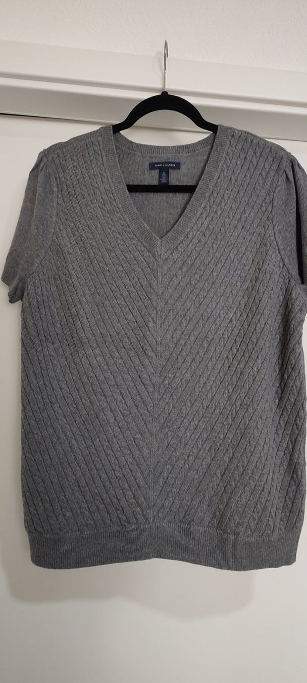 Tommy Hilfiger Maglioni & Felpe: Pull gris Tommy Hilfiger – Nuovo (secondo la descrizione) da St-Cergue venduto da Neviana