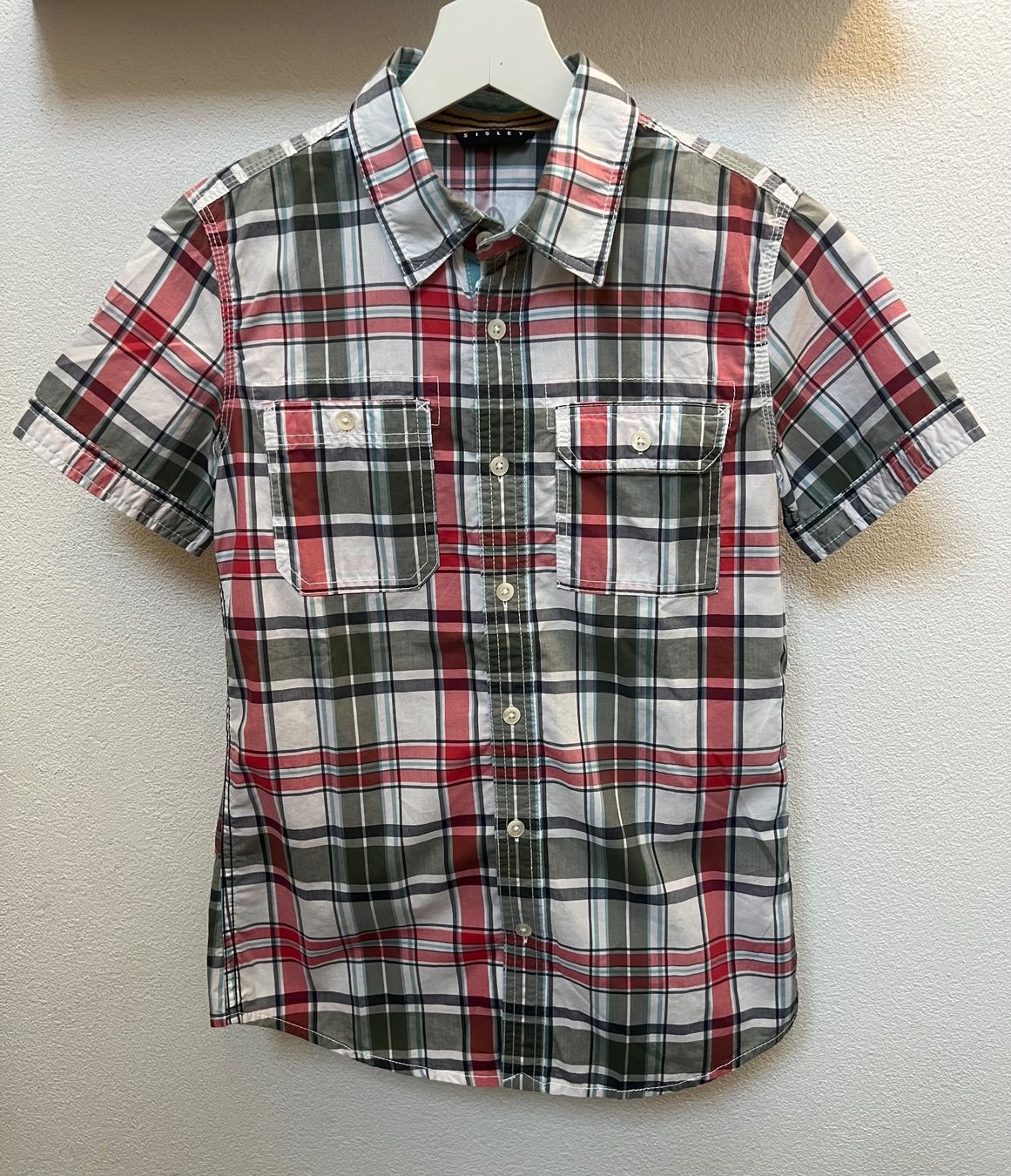 Hemden, T-Shirts & Polos: Cooles Kurzarmhemd 160 – Gebraucht aus Lengnau BE von Rubin27