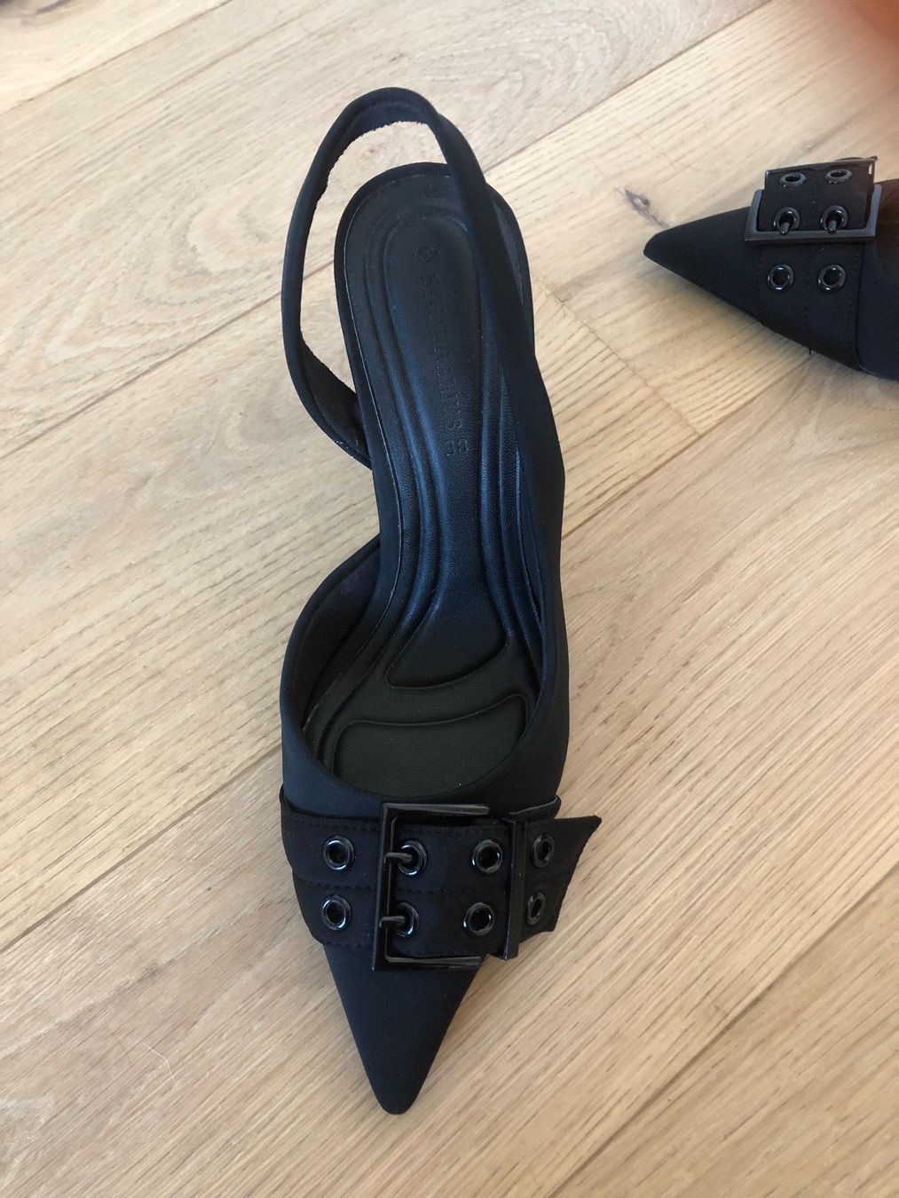 Stradivarius Scarpe da donna: Talons noirs 38 – Usato da Bulle venduto da sop_ct6x 1