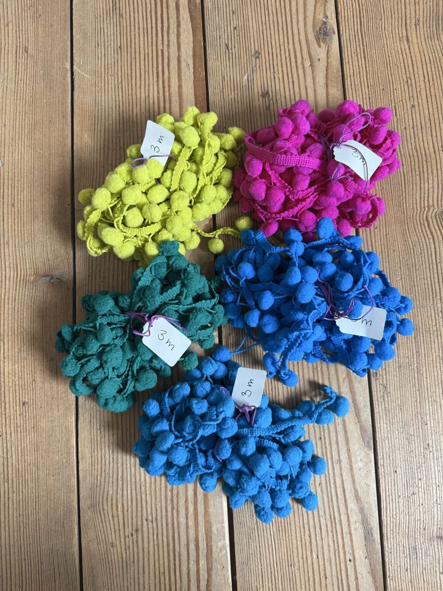 Nastri decorativi: Pompon-Borte 5x3m – Nuovo (secondo la descrizione) da Solothurn venduto da sim_l6lb