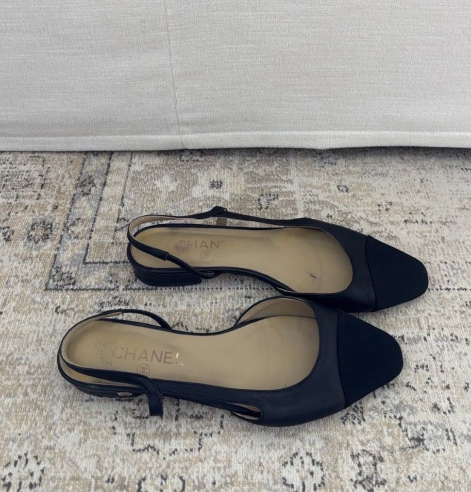 Damenschuhe: Leather Black Slick Back Shoes Size 40 – Gebraucht aus Horgen von len_qjz9