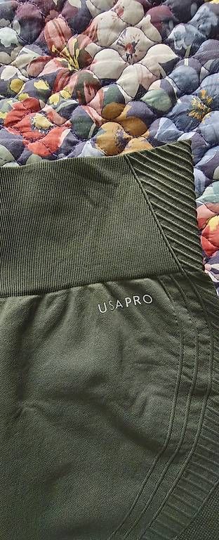 Leggings: Short sans coutures de USA Pro - Taille 38 – Usato da Fribourg venduto da cov_5s7x 1