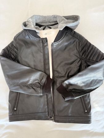 H&M Kunstlederjacke, Gr. 122, gefüttert, Kapuze