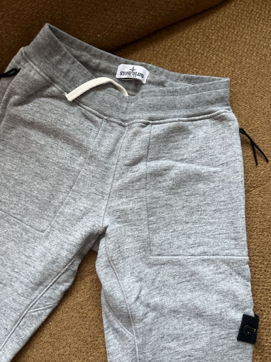 Stone Island Pantalons: STONE ISLAND Junior Sweat Hose – D'occasion à Rüschlikon par Joma80