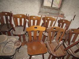 Lot de chaises en bois massif avec coeur, style chalet!