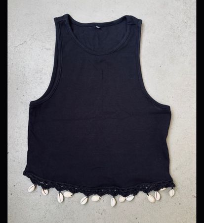 Schwarzes Top mit Muschelbesatz Grösse S neu