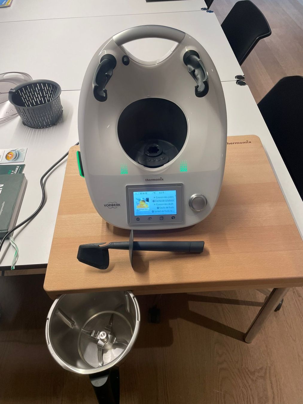 Thermomix Küchengeräte: Thermomix TM5 et 10 accessoires – Gebraucht aus Geneve von nieves_geneve 1