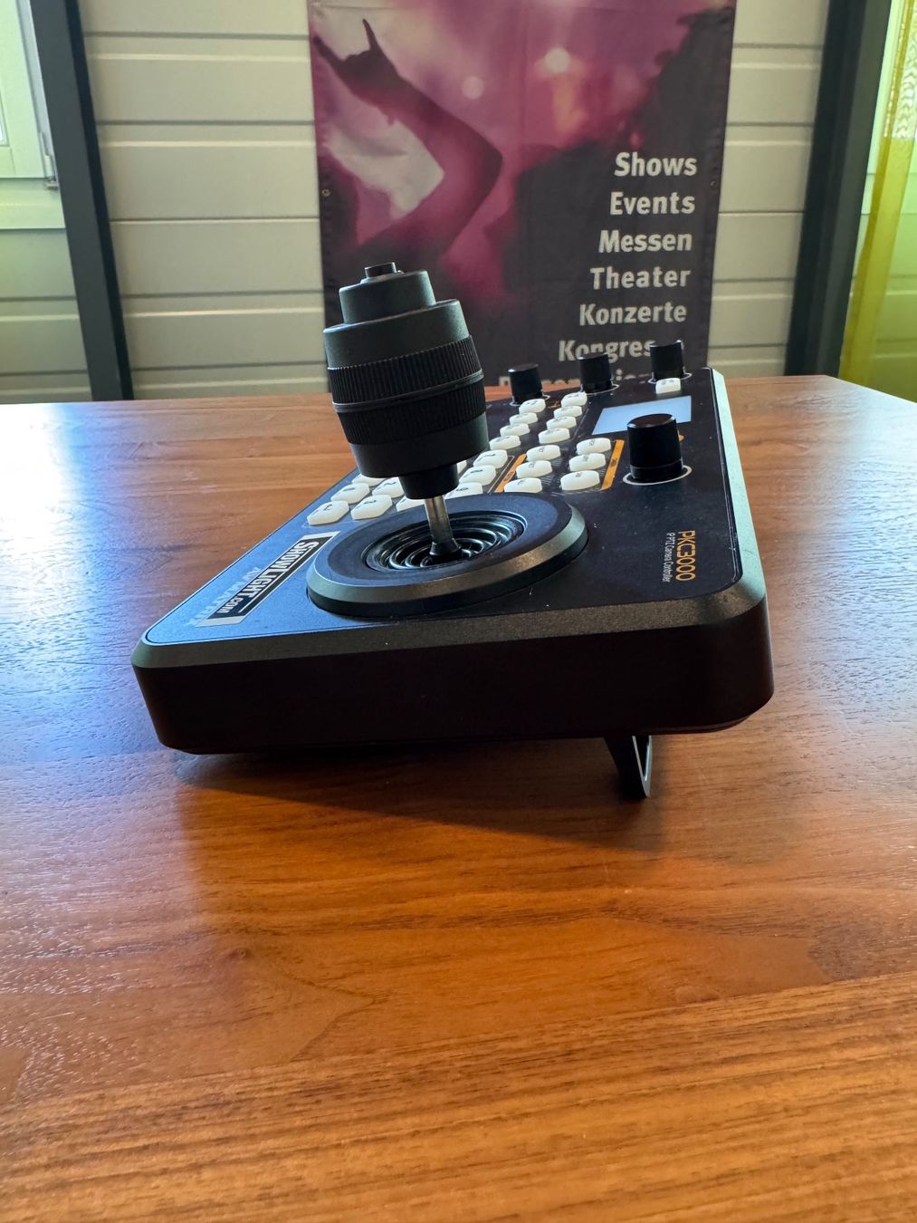 Télécommandes: AVMATRIX PTZ Kamera Controller PKC3000 gebraucht schwarz – D'occasion à Frauenfeld par ShowLight 3