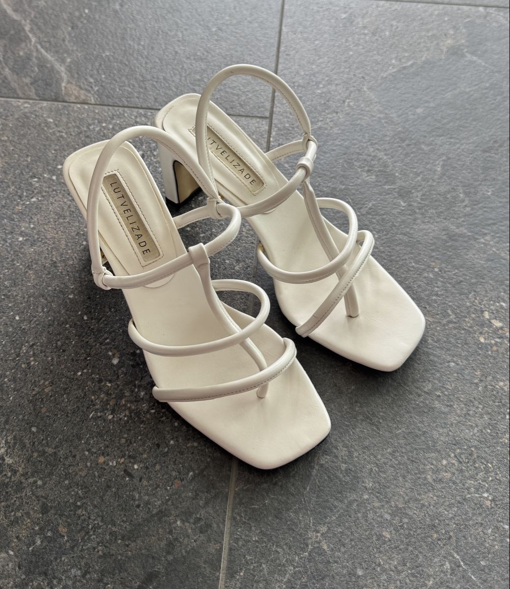 Scarpe da donna: Sandalen weiss Grösse 36 – Usato da Effretikon venduto da Lunaaa_