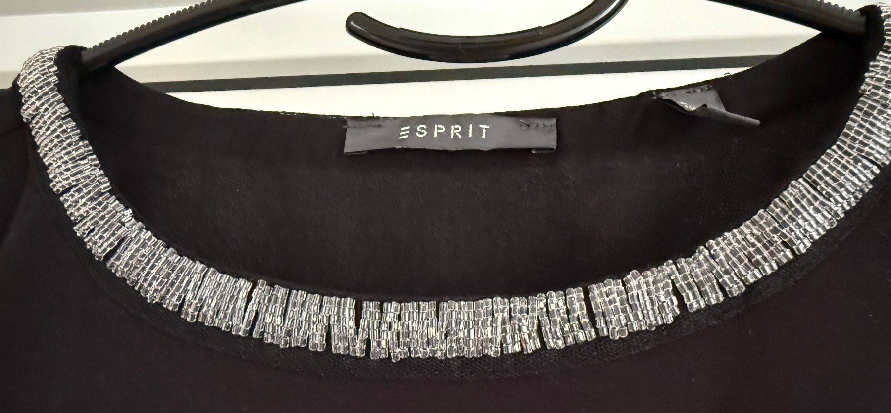 Esprit T-shirt: Esprit edles Viskoseshirt mit tollen Details, Gr. S – Usato da Niederweningen venduto da baghirac 1