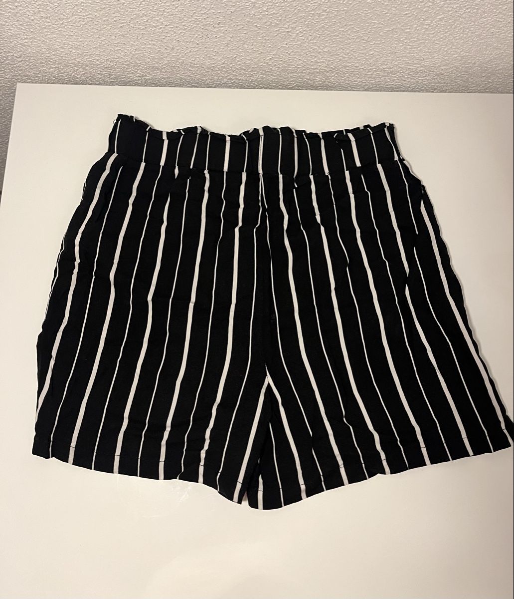 Pantaloni: Amisu Shorts, Grösse 34, gestreift – Nuovo (secondo la descrizione) da Oetwil a.d. Limmat venduto da Onaledi 1