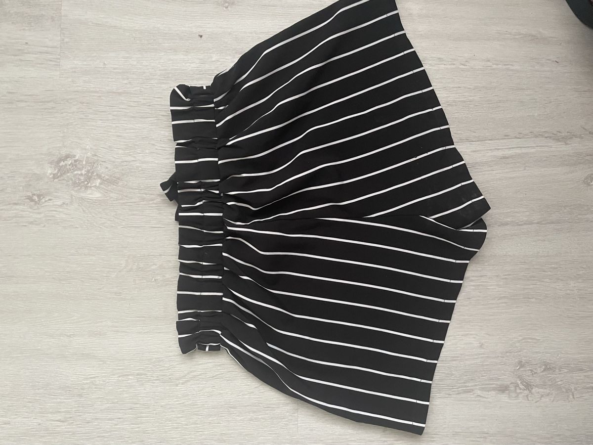Hosen: Kurze Hose gestreift Grösse S/M – Gebraucht aus Ennetaach von Ustraessle 1